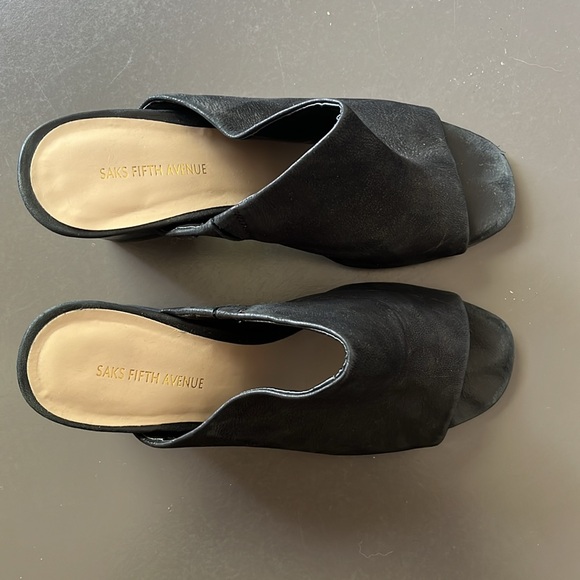 SAKS FIFTH AVE black pumps - Picture 6 of 12